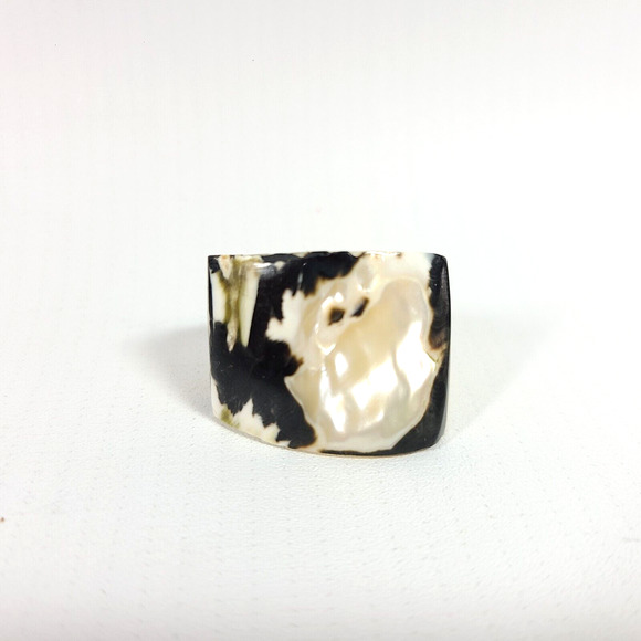 Vintage Black White Shell Cuff Bracelet and Ring Carved From Single Piece - Picture 6 of 12